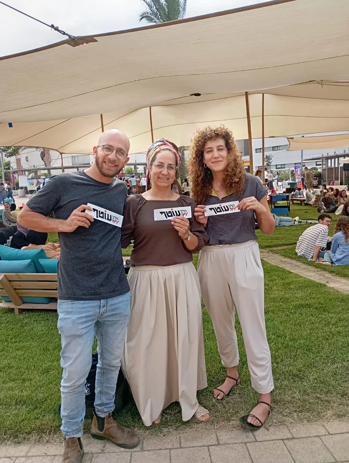 משתתפים בסיור של התנועה בעוטף